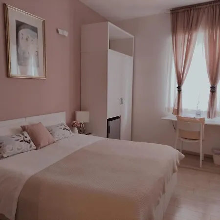 Dimora Francesca Bed & Breakfast 3*